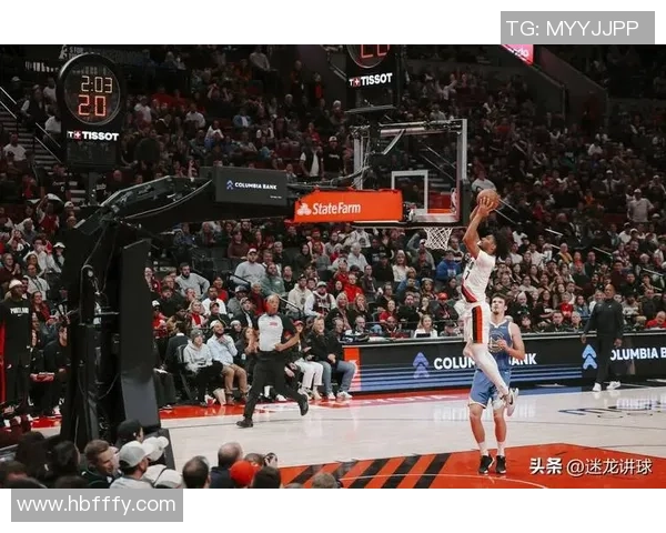 霍福德精彩转身秒传理查德妙妙配合助攻篮下轻松得分