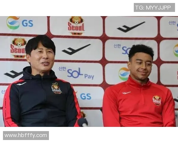 上海球迷酒店蹲守林加德成功 亲手获得全套签名收藏 上海球迷酒店蹲守林加德成功 亲手获得全套签名收藏